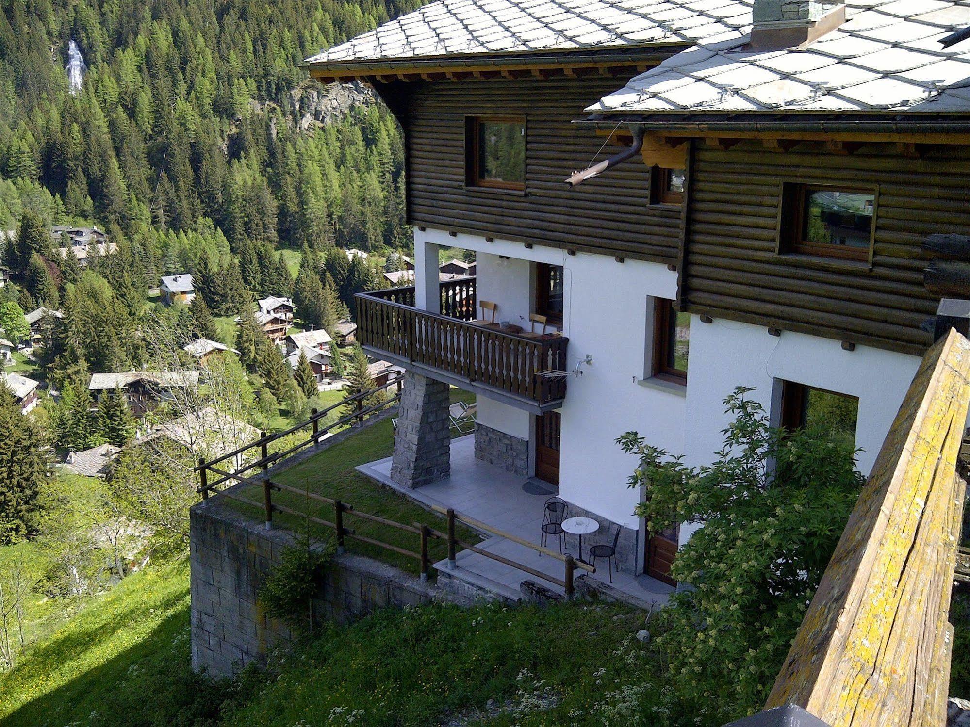 Affittacamere Buenavista Guest House Champoluc Bagian luar foto