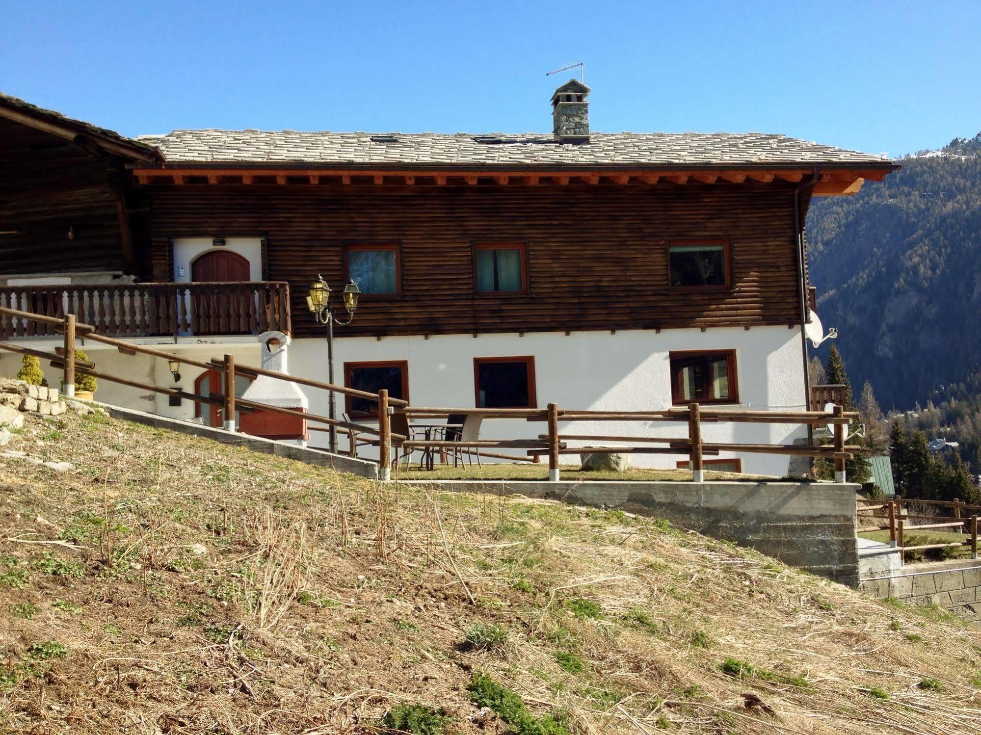 Affittacamere Buenavista Guest House Champoluc Bagian luar foto
