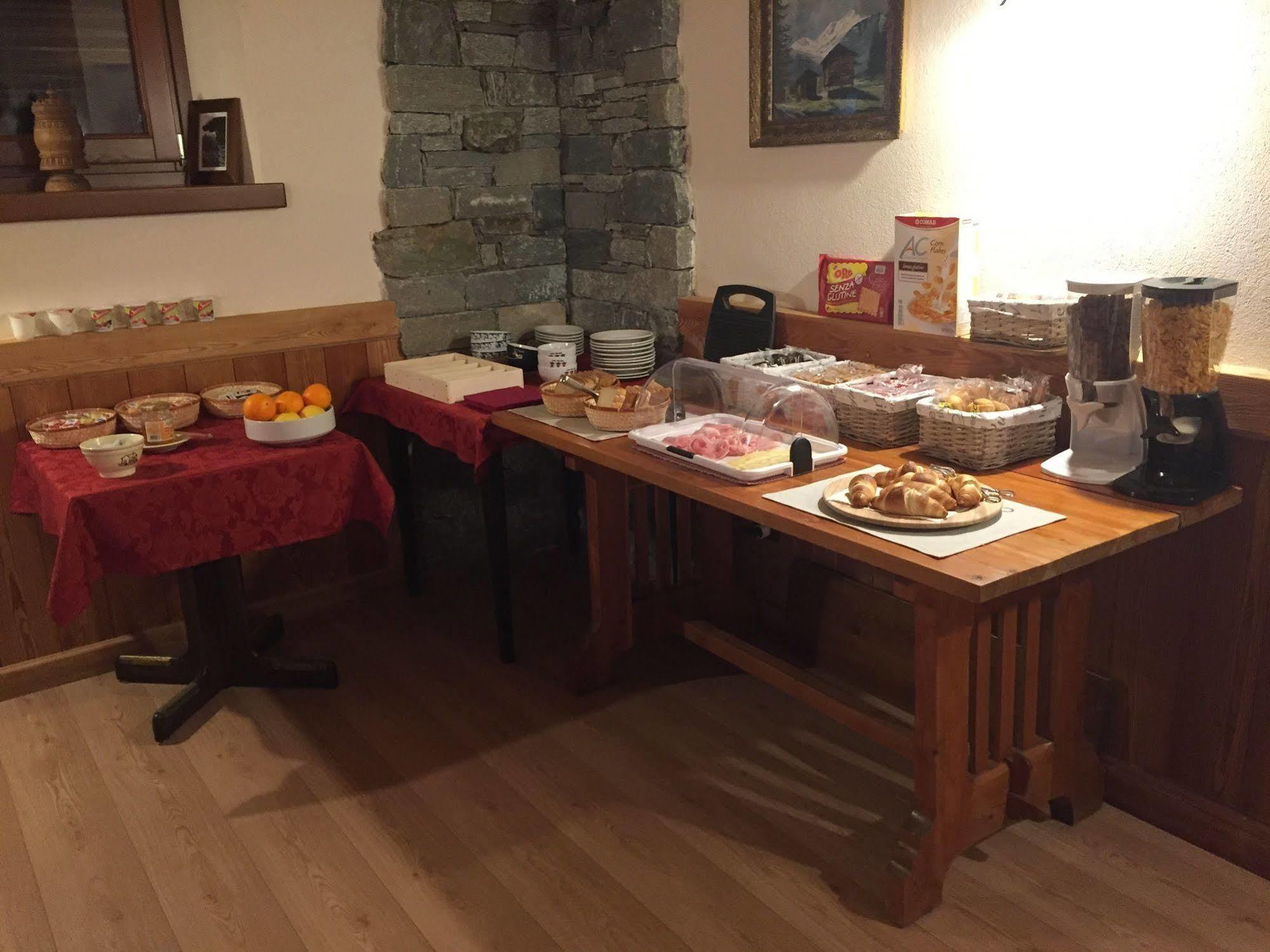 Affittacamere Buenavista Guest House Champoluc Bagian luar foto